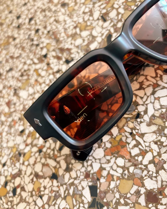 💡👀 Bien entendu, je peux aussi tailler les verres à votre nouvelle vue sur vos anciennes lunettes, directement à l’appartement 😉

Lunère, 17 rue Voltaire, Reims.

#lunere #appartementdoptique #opticienindependant #reims #opticienreims